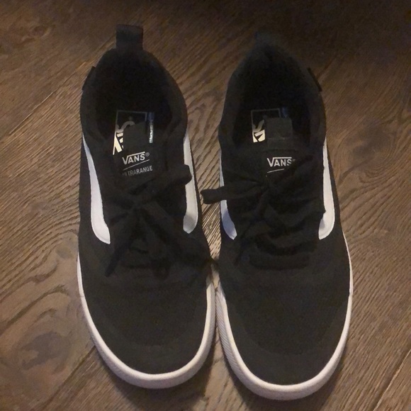 vans ultrarange black and white